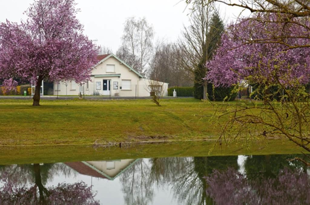 Camping Le Vallage Attigny ภายนอก รูปภาพ